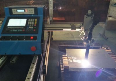 Máquina de cortar plasma CNC con controlador