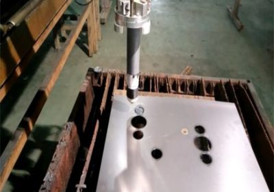 Táboa A máquina de gravación de plasma para as follas de ferro cortou materiais metálicos como a chapa de carbono de aceiro inoxidable de cobre de ferro